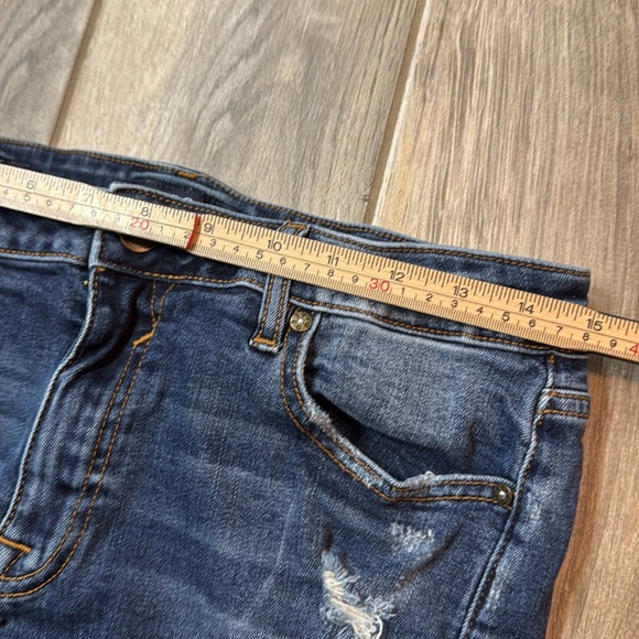 Vigoss Marley Distressed Mid Rise Jean Shorts Size 29 - Picture 11 of 12